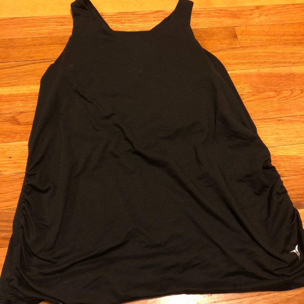 Workout maternity tank top with built in bra